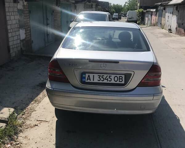 Серый Мерседес Ц-Класс, объемом двигателя 3.2 л и пробегом 280 тыс. км за 4200 $, фото 2 на Automoto.ua