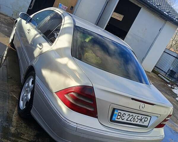 Сірий Мерседес Ц-Клас, об'ємом двигуна 2.2 л та пробігом 600 тис. км за 2000 $, фото 2 на Automoto.ua
