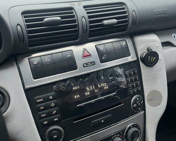 Сірий Мерседес Ц-Клас, об'ємом двигуна 2.2 л та пробігом 300 тис. км за 2700 $, фото 14 на Automoto.ua