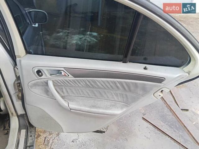 Сірий Мерседес Ц-Клас, об'ємом двигуна 2.2 л та пробігом 600 тис. км за 2000 $, фото 11 на Automoto.ua