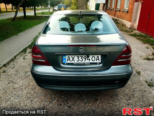 Серый Мерседес Ц-Класс, объемом двигателя 2 л и пробегом 270 тыс. км за 5000 $, фото 3 на Automoto.ua