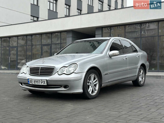 Сірий Мерседес Ц-Клас, об'ємом двигуна 2 л та пробігом 436 тис. км за 4499 $, фото 1 на Automoto.ua