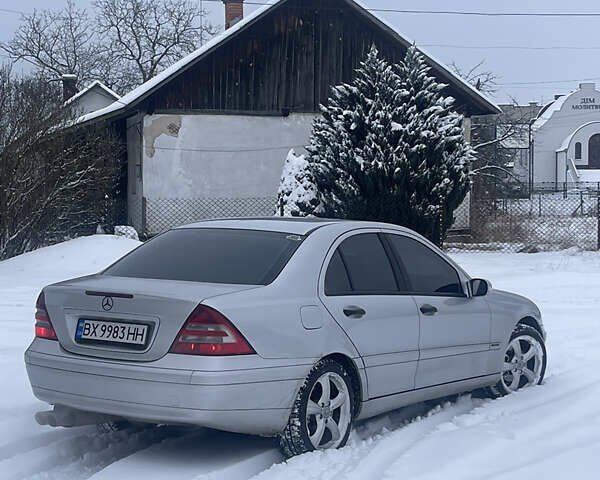 Сірий Мерседес Ц-Клас, об'ємом двигуна 2 л та пробігом 335 тис. км за 3700 $, фото 1 на Automoto.ua