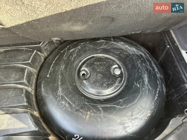 Серый Мерседес Ц-Класс, объемом двигателя 1.8 л и пробегом 250 тыс. км за 3950 $, фото 16 на Automoto.ua