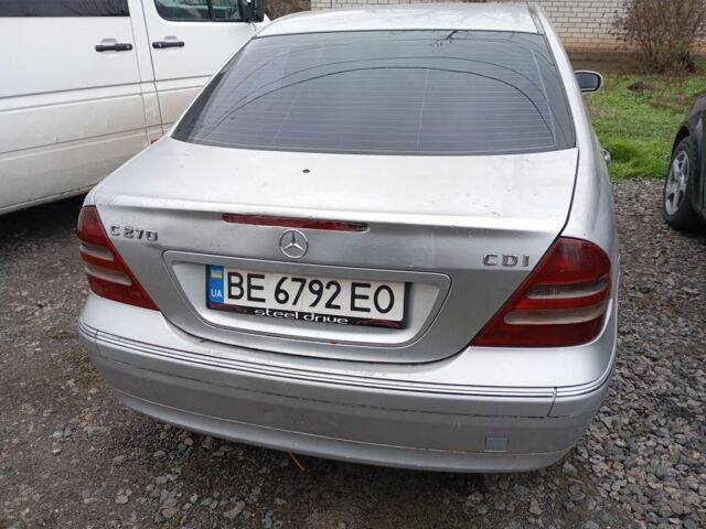 Серый Мерседес Ц-Класс, объемом двигателя 2.7 л и пробегом 360 тыс. км за 3550 $, фото 12 на Automoto.ua