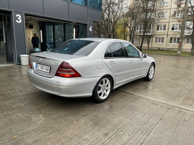 Серый Мерседес Ц-Класс, объемом двигателя 2.1 л и пробегом 300 тыс. км за 3400 $, фото 4 на Automoto.ua