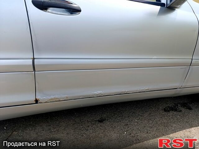 Сірий Мерседес Ц-Клас, об'ємом двигуна 2 л та пробігом 174 тис. км за 2950 $, фото 3 на Automoto.ua