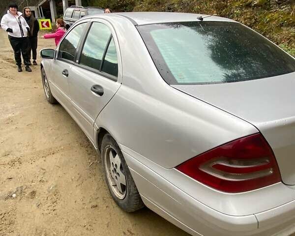 Сірий Мерседес Ц-Клас, об'ємом двигуна 2 л та пробігом 344 тис. км за 4200 $, фото 4 на Automoto.ua