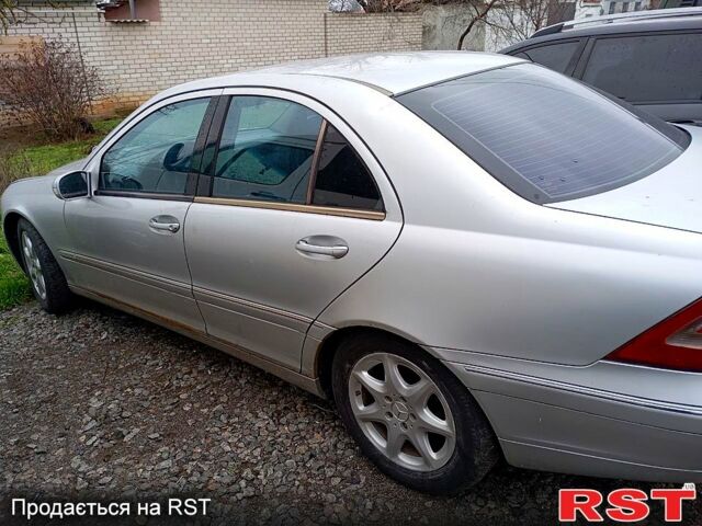 Серый Мерседес Ц-Класс, объемом двигателя 2.7 л и пробегом 360 тыс. км за 3550 $, фото 11 на Automoto.ua