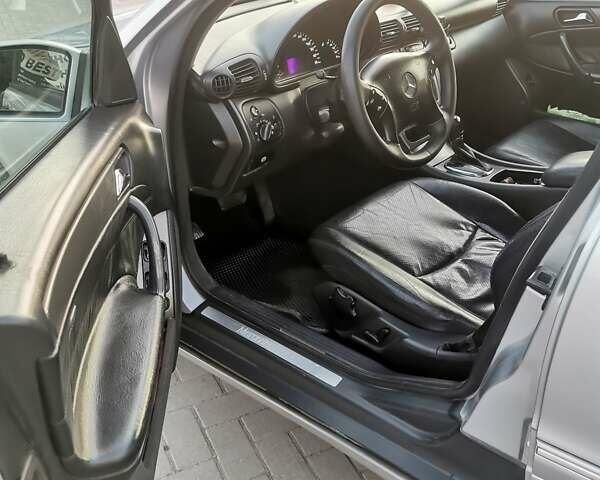 Сірий Мерседес Ц-Клас, об'ємом двигуна 2 л та пробігом 340 тис. км за 3700 $, фото 19 на Automoto.ua