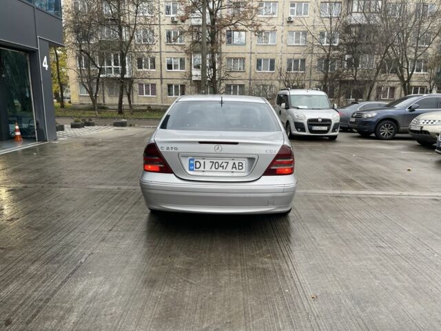 Серый Мерседес Ц-Класс, объемом двигателя 2.1 л и пробегом 300 тыс. км за 3400 $, фото 2 на Automoto.ua