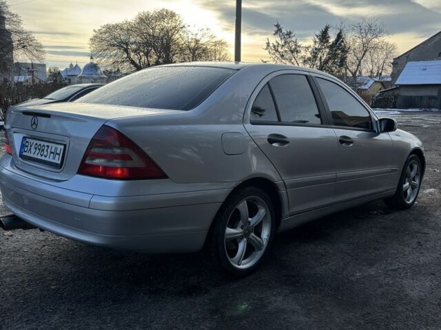 Серый Мерседес Ц-Класс, объемом двигателя 2 л и пробегом 333 тыс. км за 3900 $, фото 3 на Automoto.ua