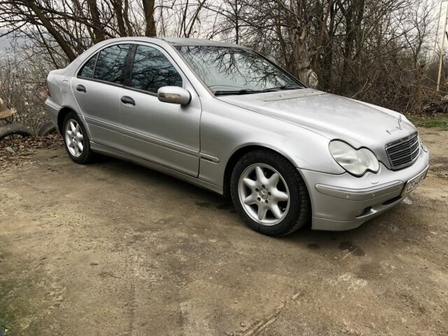 Сірий Мерседес Ц-Клас, об'ємом двигуна 2 л та пробігом 405 тис. км за 3999 $, фото 3 на Automoto.ua