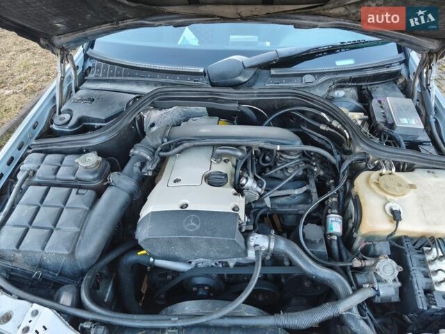 Серый Мерседес Ц-Класс, объемом двигателя 2 л и пробегом 385 тыс. км за 3750 $, фото 10 на Automoto.ua