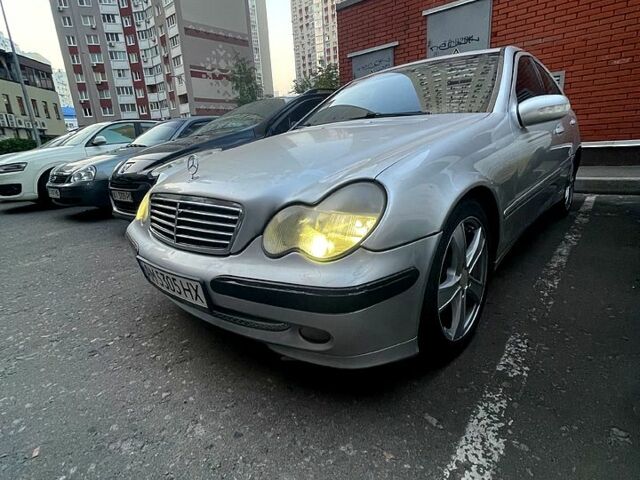Сірий Мерседес Ц-Клас, об'ємом двигуна 2 л та пробігом 350 тис. км за 3500 $, фото 1 на Automoto.ua