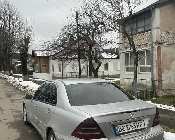 Сірий Мерседес Ц-Клас, об'ємом двигуна 2.2 л та пробігом 300 тис. км за 2700 $, фото 3 на Automoto.ua