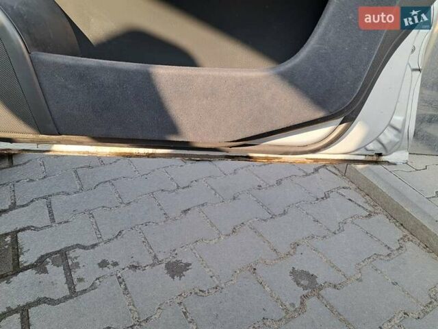 Сірий Мерседес Ц-Клас, об'ємом двигуна 2 л та пробігом 341 тис. км за 5000 $, фото 20 на Automoto.ua