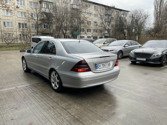 Серый Мерседес Ц-Класс, объемом двигателя 2.1 л и пробегом 300 тыс. км за 3400 $, фото 5 на Automoto.ua