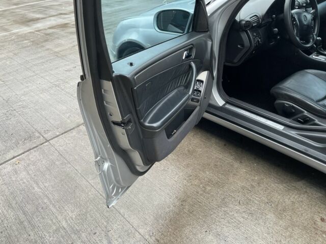 Серый Мерседес Ц-Класс, объемом двигателя 2.1 л и пробегом 300 тыс. км за 3400 $, фото 11 на Automoto.ua