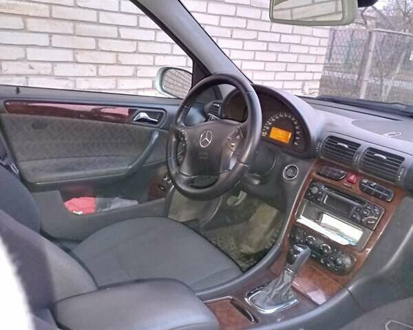 Серый Мерседес Ц-Класс, объемом двигателя 2.15 л и пробегом 402 тыс. км за 5100 $, фото 8 на Automoto.ua