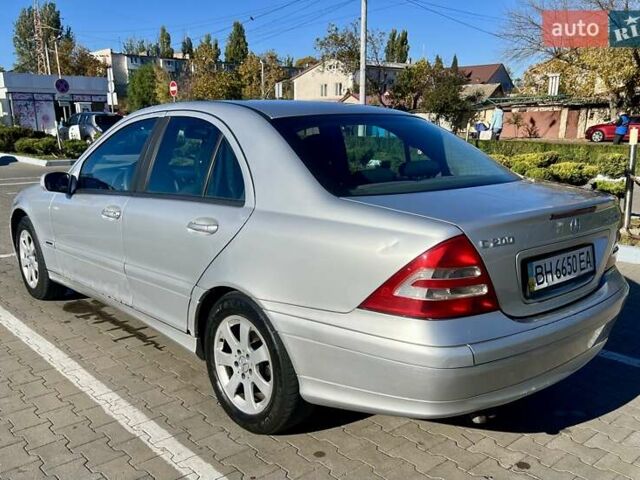 Сірий Мерседес Ц-Клас, об'ємом двигуна 2 л та пробігом 440 тис. км за 3500 $, фото 4 на Automoto.ua