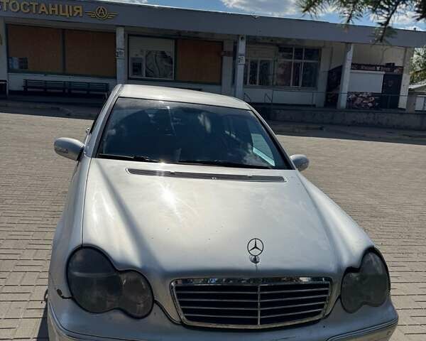 Сірий Мерседес Ц-Клас, об'ємом двигуна 2.7 л та пробігом 175 тис. км за 3900 $, фото 4 на Automoto.ua