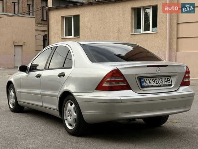 Сірий Мерседес Ц-Клас, об'ємом двигуна 2 л та пробігом 260 тис. км за 4900 $, фото 3 на Automoto.ua