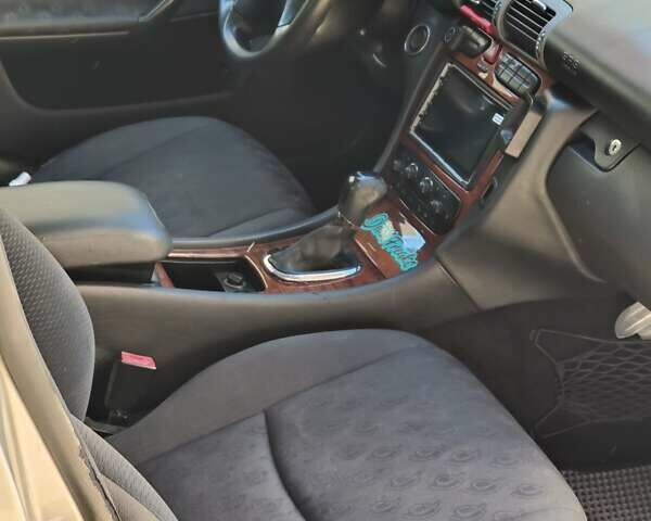 Сірий Мерседес Ц-Клас, об'ємом двигуна 2 л та пробігом 354 тис. км за 3500 $, фото 21 на Automoto.ua