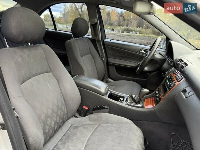 Серый Мерседес Ц-Класс, объемом двигателя 2.1 л и пробегом 319 тыс. км за 4500 $, фото 22 на Automoto.ua