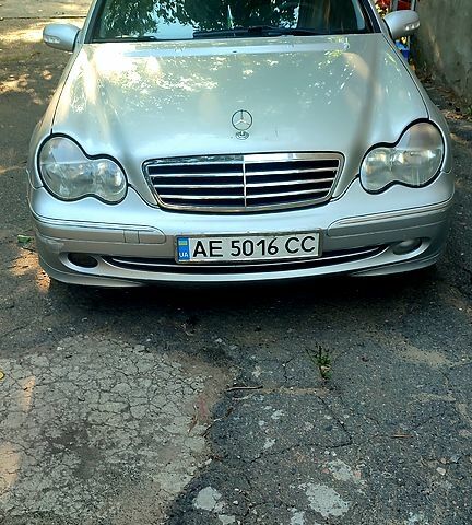 Сірий Мерседес Ц-Клас, об'ємом двигуна 2.1 л та пробігом 353 тис. км за 4200 $, фото 1 на Automoto.ua