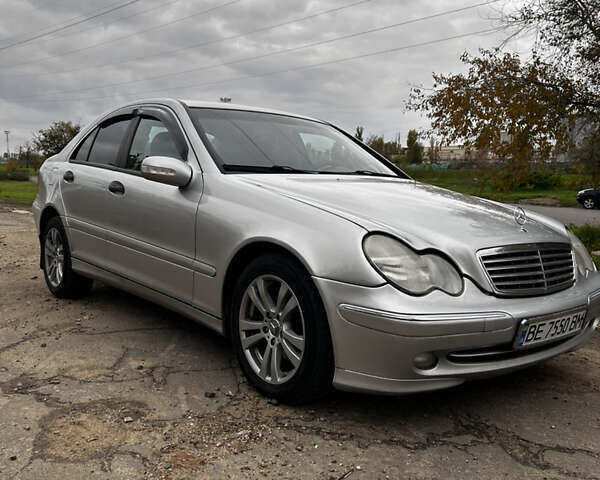 Мерседес Ц-Клас 2001 у Миколаєві на Automoto.ua Сірий Мерседес Ц-Клас, об'ємом двигуна 2 л та пробігом 343 тис. км за 4700 $, фото 3 на Automoto.ua
