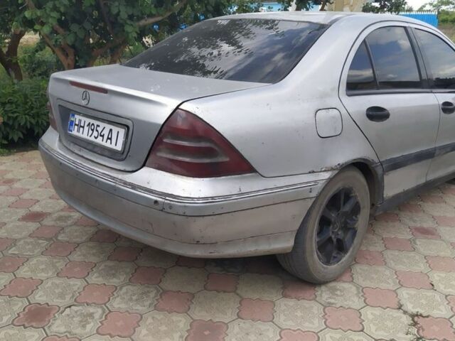 Серый Мерседес Ц-Класс, объемом двигателя 2.1 л и пробегом 424 тыс. км за 4500 $, фото 3 на Automoto.ua