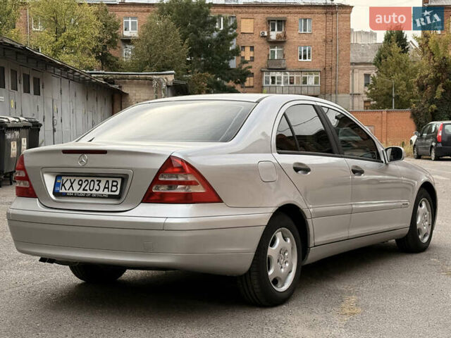 Сірий Мерседес Ц-Клас, об'ємом двигуна 2 л та пробігом 260 тис. км за 4900 $, фото 4 на Automoto.ua