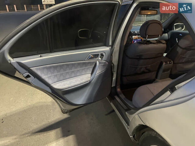 Сірий Мерседес Ц-Клас, об'ємом двигуна 2.15 л та пробігом 397 тис. км за 3300 $, фото 7 на Automoto.ua