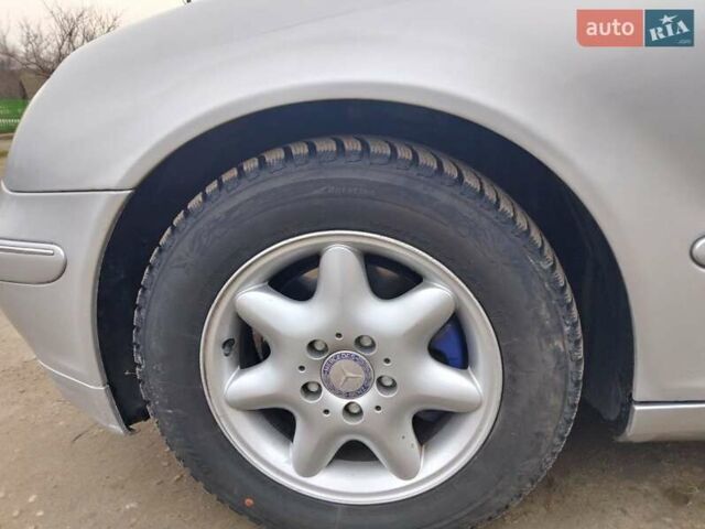 Сірий Мерседес Ц-Клас, об'ємом двигуна 2 л та пробігом 345 тис. км за 4800 $, фото 16 на Automoto.ua