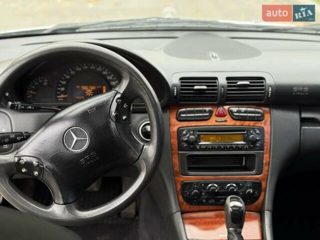Серый Мерседес Ц-Класс, объемом двигателя 2.1 л и пробегом 319 тыс. км за 4500 $, фото 24 на Automoto.ua