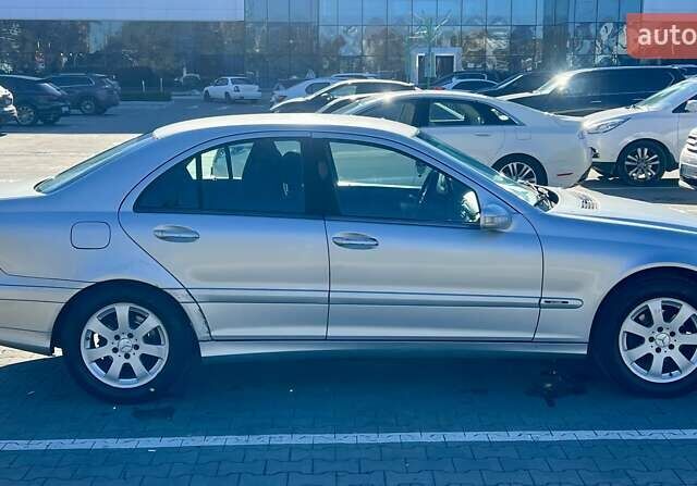 Сірий Мерседес Ц-Клас, об'ємом двигуна 2 л та пробігом 440 тис. км за 3500 $, фото 6 на Automoto.ua