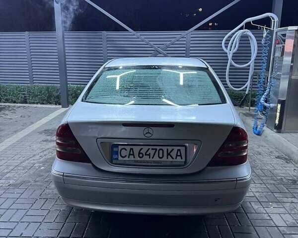 Сірий Мерседес Ц-Клас, об'ємом двигуна 2 л та пробігом 410 тис. км за 4500 $, фото 1 на Automoto.ua