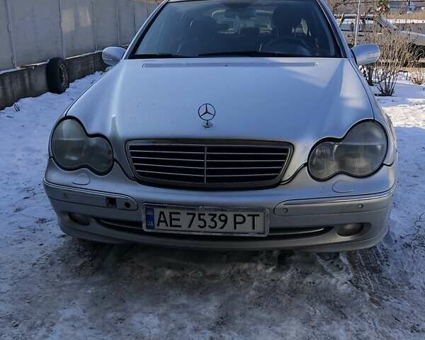 Сірий Мерседес Ц-Клас, об'ємом двигуна 2 л та пробігом 516 тис. км за 5500 $, фото 1 на Automoto.ua