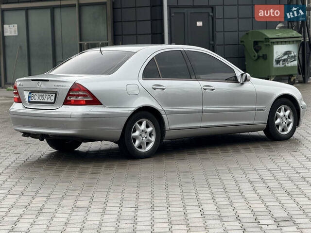 Сірий Мерседес Ц-Клас, об'ємом двигуна 2 л та пробігом 338 тис. км за 3850 $, фото 16 на Automoto.ua