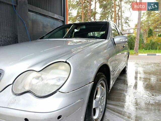 Мерседес Ц-Клас 2001 у Житомирі на Automoto.ua Сірий Мерседес Ц-Клас, об'ємом двигуна 2.15 л та пробігом 357 тис. км за 3450 $, фото 13 на Automoto.ua