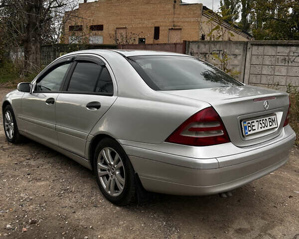 Мерседес Ц-Клас 2001 у Миколаєві на Automoto.ua Сірий Мерседес Ц-Клас, об'ємом двигуна 2 л та пробігом 343 тис. км за 4700 $, фото 1 на Automoto.ua