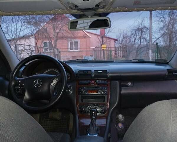 Серый Мерседес Ц-Класс, объемом двигателя 2.15 л и пробегом 402 тыс. км за 5100 $, фото 12 на Automoto.ua