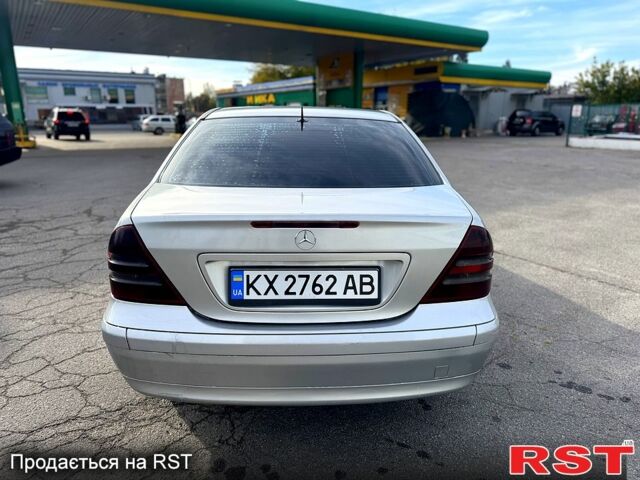 Мерседес Ц-Класс 2001 в Харькове на Automoto.ua Серый Мерседес Ц-Класс, объемом двигателя 2.1 л и пробегом 300 тыс. км за 4000 $, фото 2 на Automoto.ua