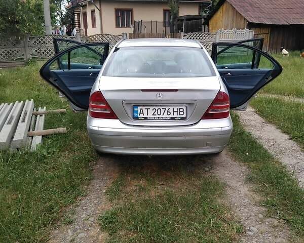 Мерседес Ц-Класс 2001 в Ивано-Франковске на Automoto.ua Серый Мерседес Ц-Класс, объемом двигателя 2 л и пробегом 220 тыс. км за 5500 $, фото 4 на Automoto.ua