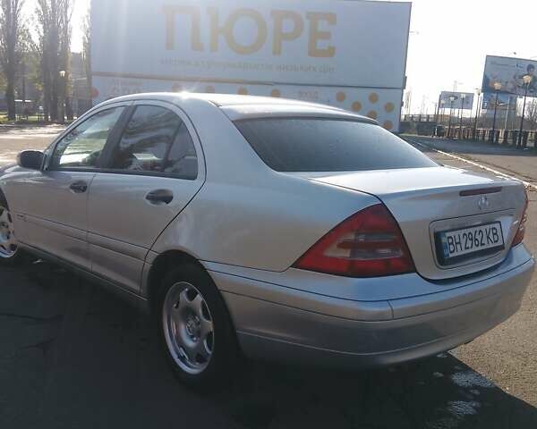 Сірий Мерседес Ц-Клас, об'ємом двигуна 2 л та пробігом 270 тис. км за 3800 $, фото 4 на Automoto.ua
