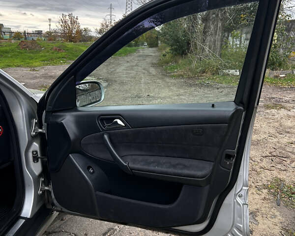 Мерседес Ц-Клас 2001 у Миколаєві на Automoto.ua Сірий Мерседес Ц-Клас, об'ємом двигуна 2 л та пробігом 343 тис. км за 4700 $, фото 8 на Automoto.ua