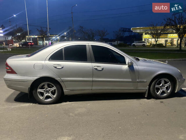 Сірий Мерседес Ц-Клас, об'ємом двигуна 2.15 л та пробігом 397 тис. км за 3300 $, фото 1 на Automoto.ua