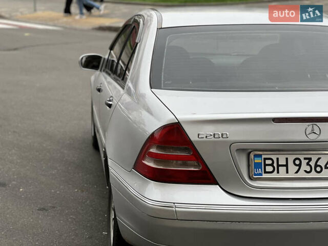 Серый Мерседес Ц-Класс, объемом двигателя 2 л и пробегом 200 тыс. км за 3800 $, фото 11 на Automoto.ua