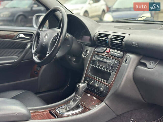 Серый Мерседес Ц-Класс, объемом двигателя 2 л и пробегом 350 тыс. км за 3400 $, фото 8 на Automoto.ua